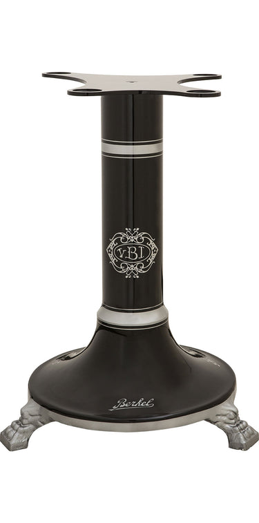 Die schwarze Berkel B114 Aufschnittmaschine mit Schwungrad ist besonders zum Schneiden für Rohschinken und hochwertige Wurstspezialitäten geeignet.