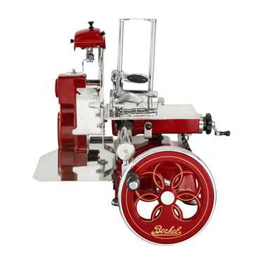 Bei der Aufschnittmaschine mit Schwungrad Berkel Tribute handelt es sich um eine moderne Neuauflage des historischen Modells B.