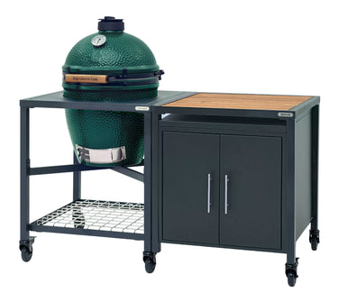 Big Green Egg Set mit stabilem Untergestell und praktischem Cabinet für Zubehör.