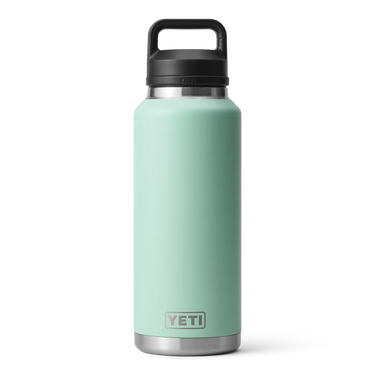 Die YETI Rambler 46 Oz Flasche in Seafoam hält Getränke stundenlang kalt