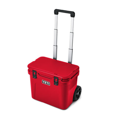 Kühlbox YETI Roadie 32 in Rescue Red mit Rollen