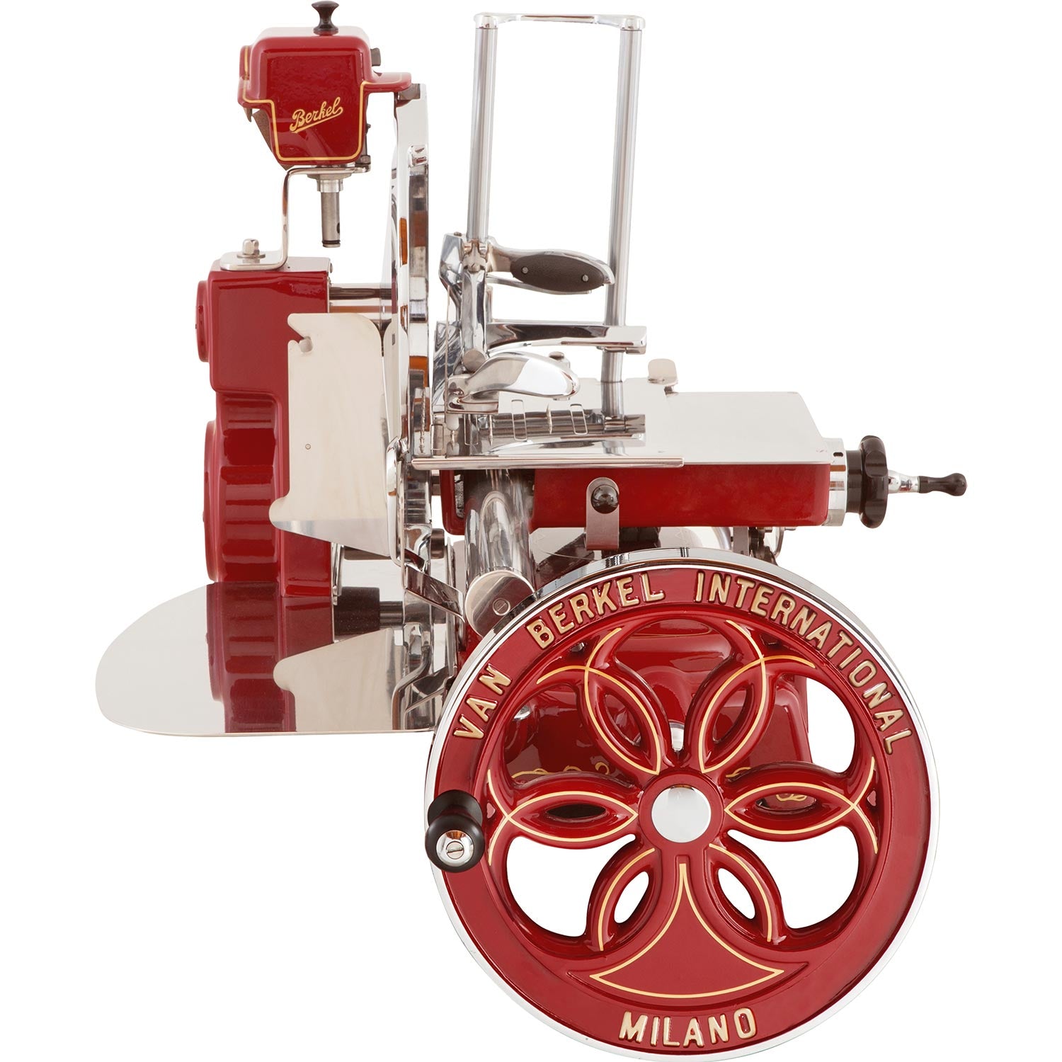 Die rote Berkel B114 Aufschnittmaschine mit Schwungrad ist besonders zum Schneiden für Rohschinken und hochwertige Wurstspezialitäten geeignet.