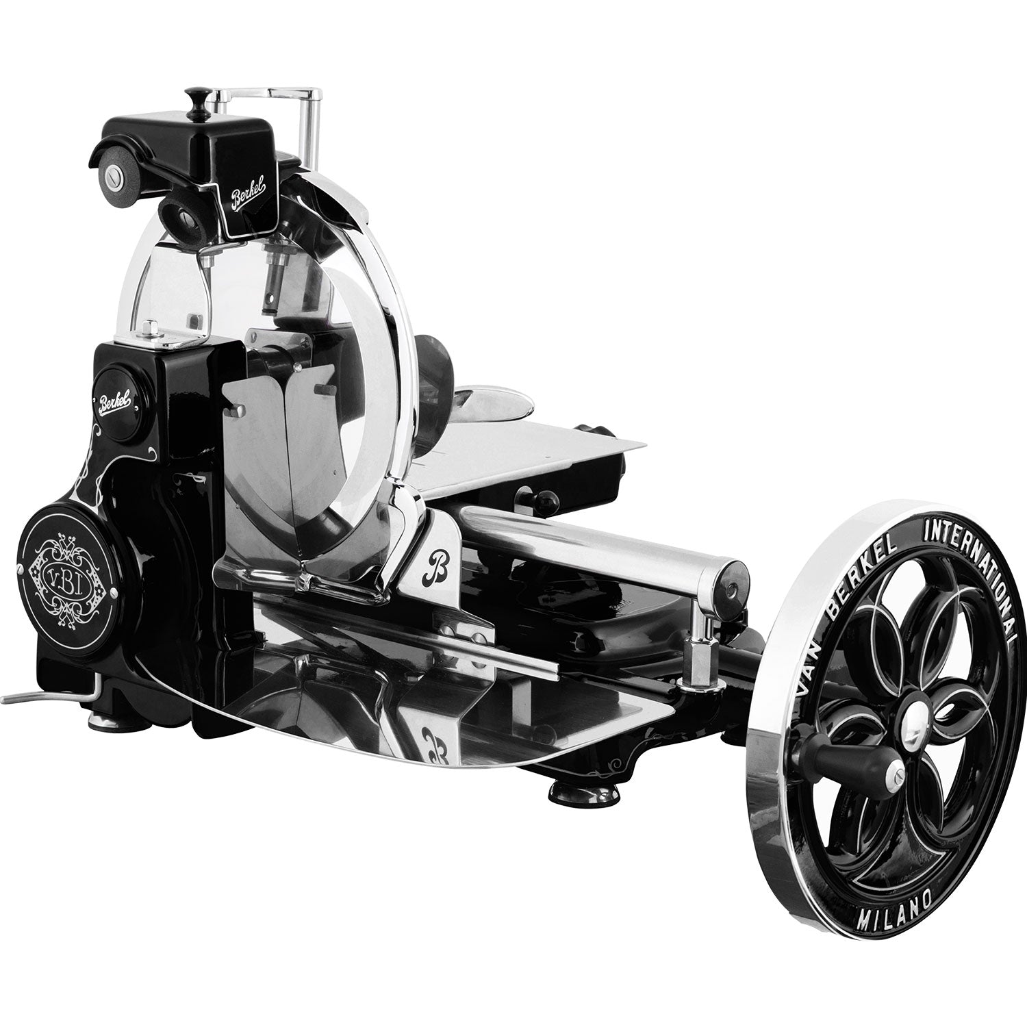 Die schwarze Berkel B114 Aufschnittmaschine mit Schwungrad ist besonders zum Schneiden für Rohschinken und hochwertige Wurstspezialitäten geeignet.