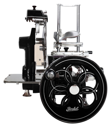 Elegante Berkel Schneidemaschine B2 aus Edelstahl, perfekt für präzises Schneiden von Wurst, Fleisch und Käse – hochwertige Verarbeitung und klassisches Design.