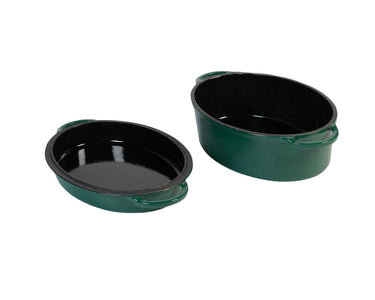 Der Green Dutch Oven Oval kommt in der für Big Green Egg-typischen grünen Farbe und ist aus Gusseisen gefertigt, welches farbig emailliert wurde.