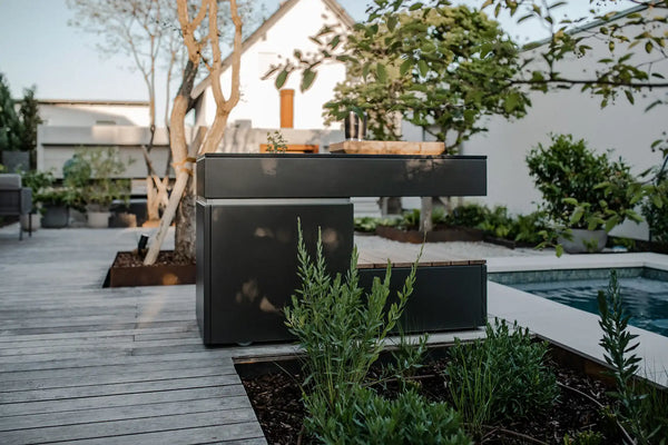 Paragon Outdoorküche flexibel positionierbar im Garten