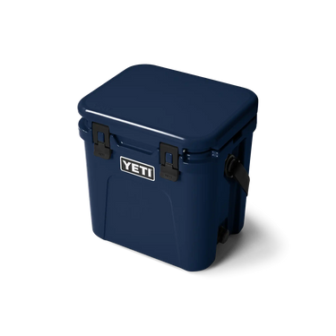 Kompakte YETI Roadie 24 in Navy für Roadtrips und den Alltag