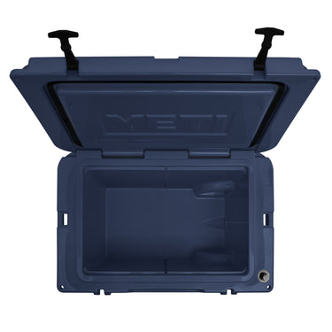 Tundra Haul Navy – die erste YETI Kühlbox auf Rädern mit legendärer Belastbarkeit.