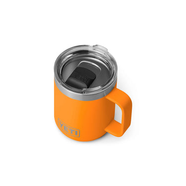 Die Rambler Tasse 10 Oz in King Crab hält Getränke heiß oder kalt und kommt mit einem stabilen Deckel.