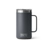Der Rambler Krug 24 Oz in Charcoal ist isoliert, stabil und ideal für den Campinggebrauch.