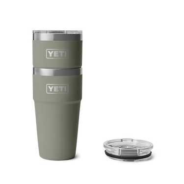Der YETI Rambler 20 Oz Becher in Pampa Green hält Getränke lange kalt