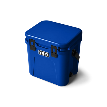 Die YETI Roadie 24 Kühlbox in Royal Blue kombiniert hohe Kühlleistung mit kompakter Größe.