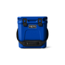 Die YETI Roadie 24 Kühlbox in Royal Blue kombiniert hohe Kühlleistung mit kompakter Größe.