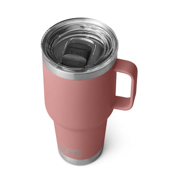 YETI Rambler Travel Mug – robust, isoliert, und passend für unterwegs.