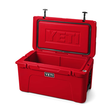 Tundra 65 in Rescue Red – auffällige Farbe, die sich perfekt für Abenteuer eignet.