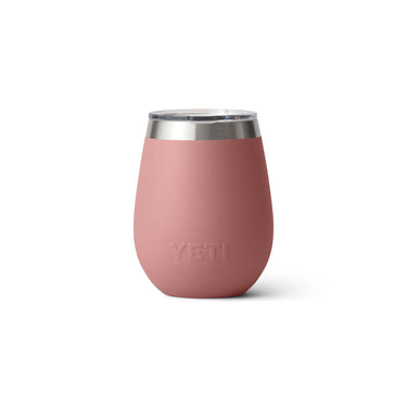 YETI Rambler 10 Oz Wein-Thermobecher in Sandstone Pink mit langer Kühlwirkung.