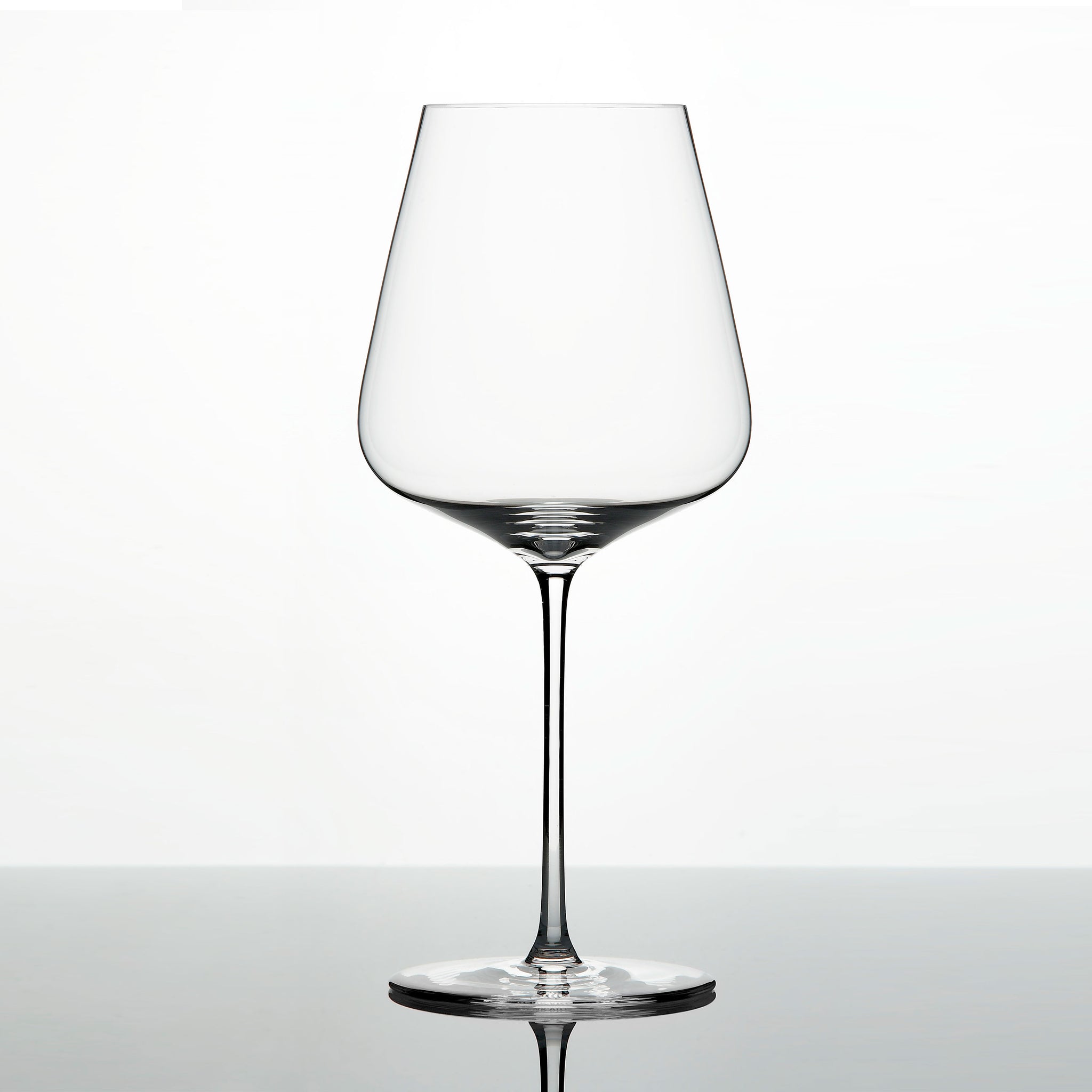 Zalto Bordeaux Glas für tanninreiche Rotweine mit großem Volumen.